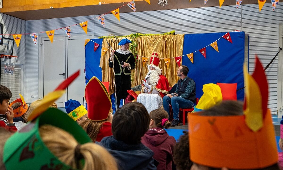 Sinterklaas komt met de trein